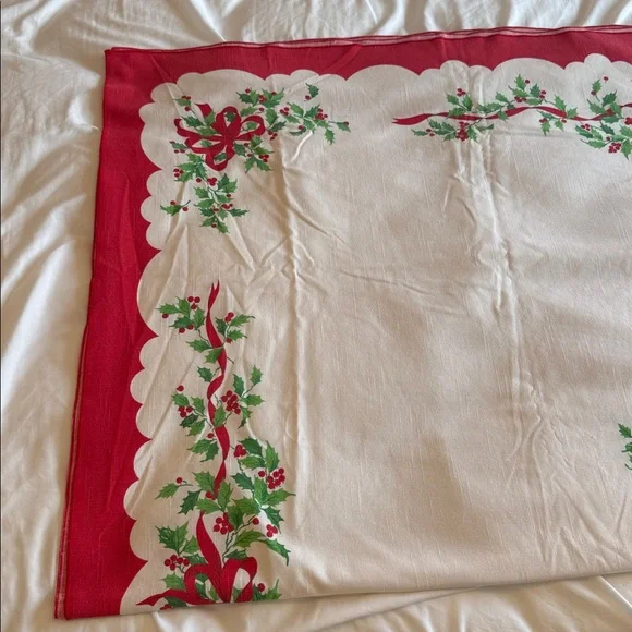 Vintage Christmas Table Cloth - approx 60” x 80” - Picture 6 of 11
